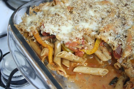 spinach, tomato and roasted pepper pasta bake in dish